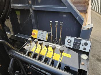 TGS 28.400 6x4-4 BL  / Z CRANE + 2 SIDE TIPPER